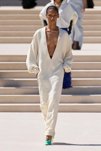 Look 32